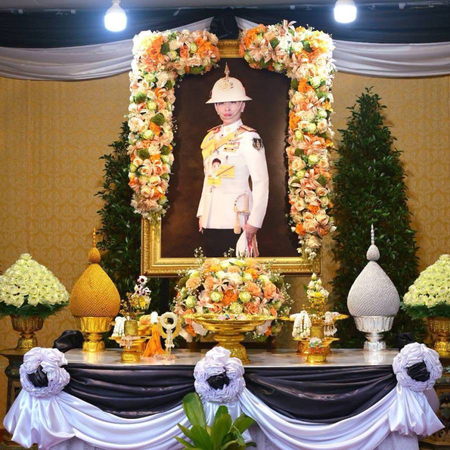 ผู้อำนวยการกองการเจ้าหน้าที่เข้าร่วมพิธีวางพวงมาลาถวายราชสักการะ และพระพิธีธรรมสวดพระอภิธรรมพระศพ สมเด็จพระเจ้าลูกเธอ เจ้าฟ้าพัชรกิติยาภา นเรนทิราเทพยวดี กรมหลวงราชสาริณีสิริพัชร มหาวัชรราชธิดา
