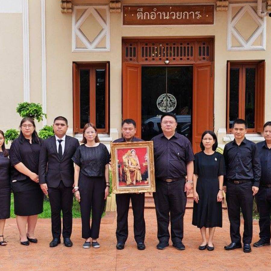 คณะผู้บริหารและเจ้าหน้าที่กรมปศุสัตว์ ร่วมส่งเสด็จขบวนเคลื่อนพระบรมศพ สมเด็จพระนางเจ้าสิริกิติ์ พระบรมราชินีนาถ พระบรมราชชนนีพันปีหลวง ด้วยความอาลัยรักและน้อมสำนึกในพระมหากรุณาธิคุณอันหาที่สุดมิได้